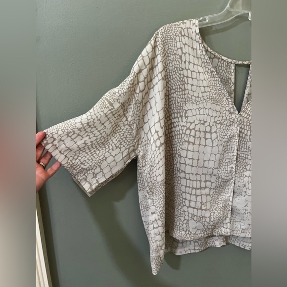 Gentle Fawn Dolman Sleeve Cutout Detail Blouse Size extra small animal print - Picture 2 of 6